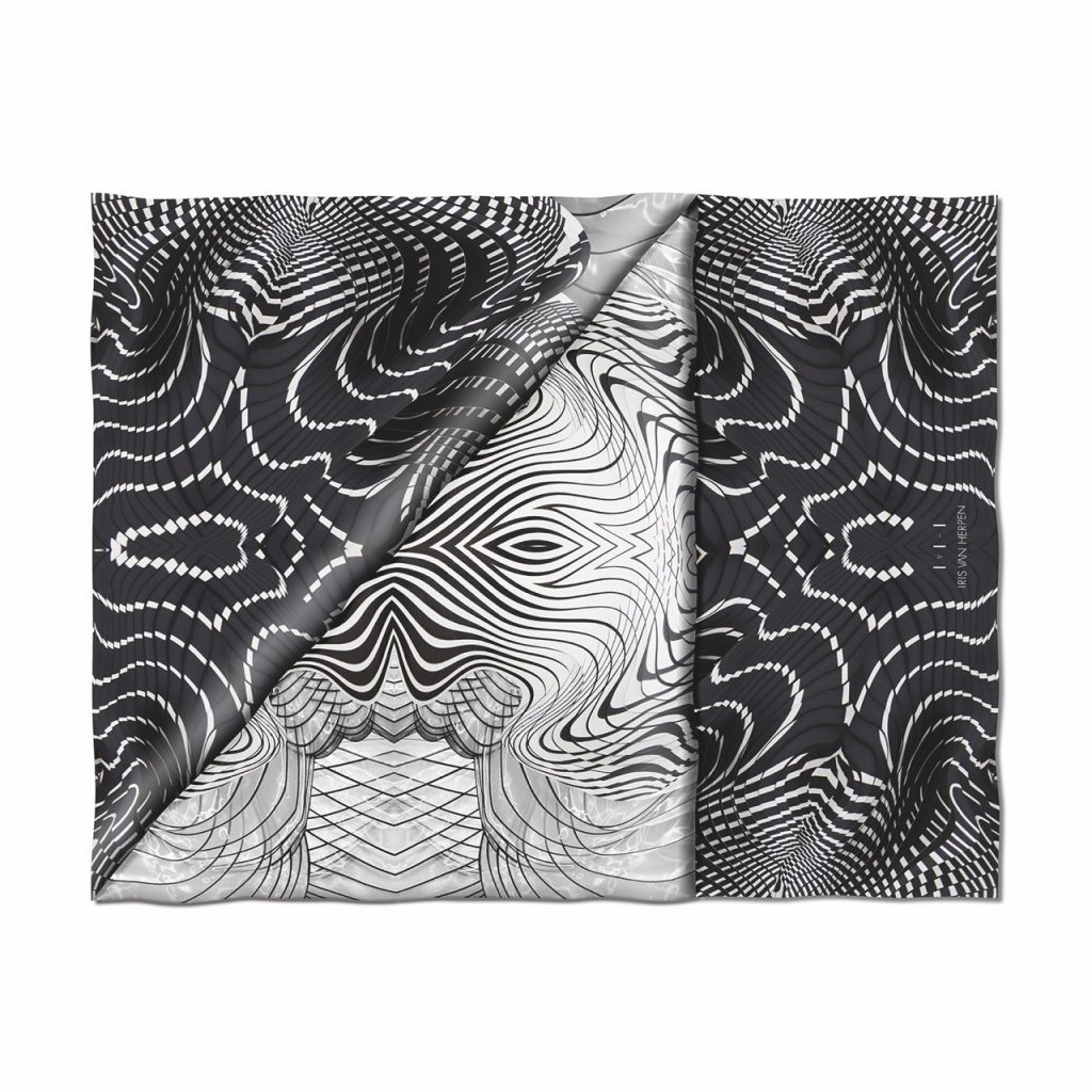 Détails des foulards de sa collection Couture "Hypnosis" (2019-20)