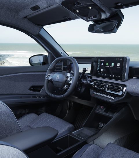 Renault 4L : le retour de la légende en version électrique à Knokke cet été !