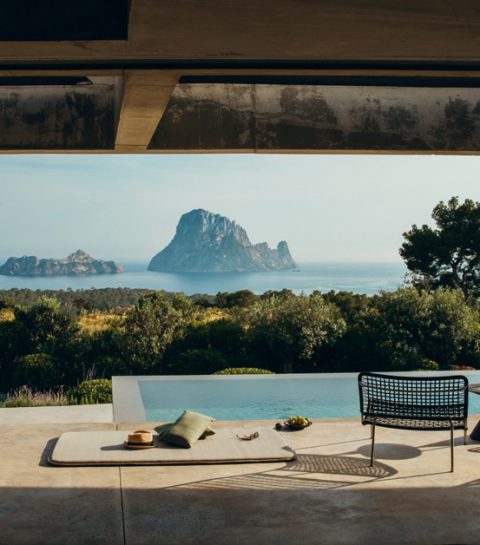 Bruno Erpicum signe une villa spectaculaire à Ibiza, entre béton et paysage
