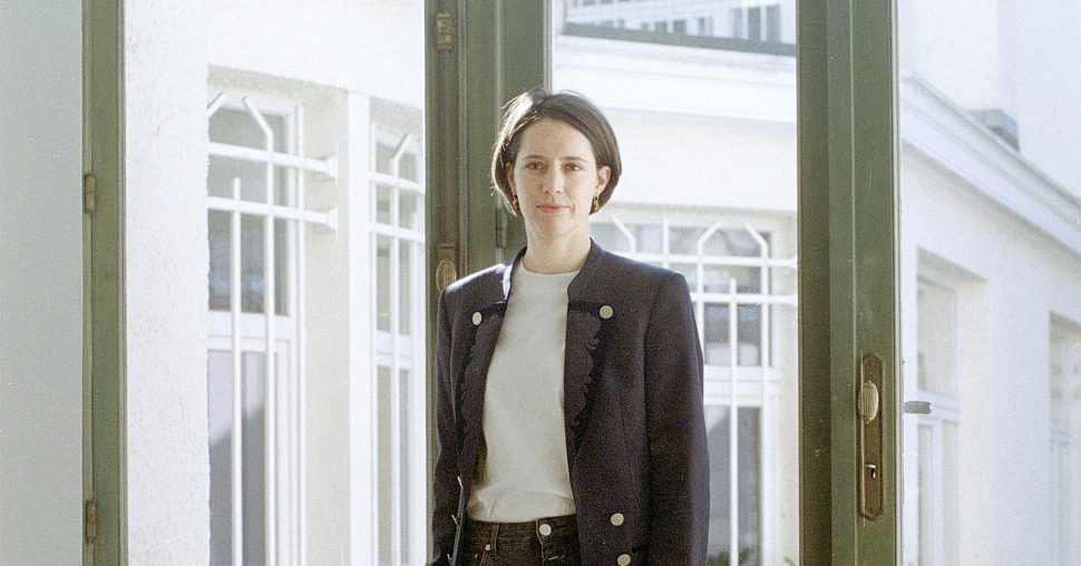 Emmanuelle Indekeu, la directrice d’ArtOnPaper qui veut rendre l’art plus accessible