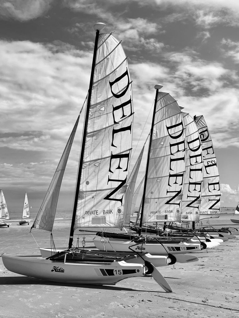 Bateaux avec des voiles DELEN