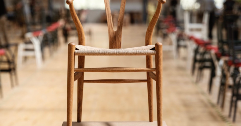 Tijdloos meesterwerk: de Wishbone Chair van Carl Hansen & Søn
